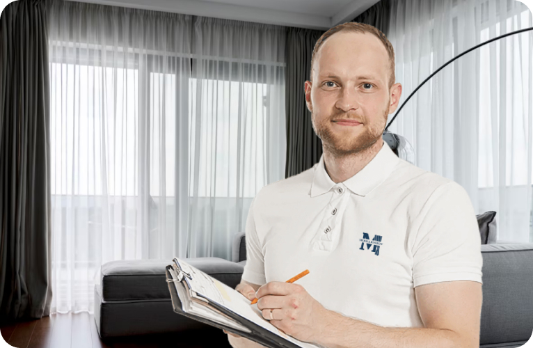 Специалист компании Мир Карнизов