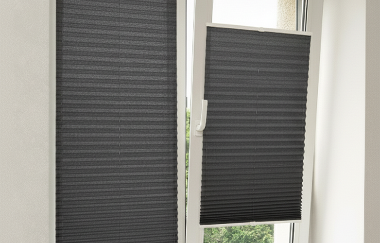 Специалист компании Мир Карнизов