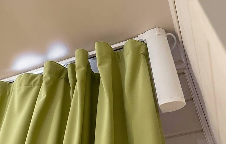 Специалист компании Мир Карнизов